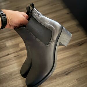 Elegant Black Ankle Boots